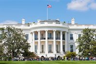 إعادة فتح البيت الأبيض بعد قلق من وجود قنبلة