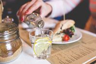 تحذير من شرب الماء بعد الأكل