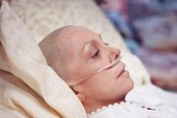 مريضة بالسرطان - أرشيفية