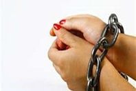 سجن سائحة 6أشهر بعد اعتدائها على أمين شرطة