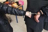 زوجة تضبط زوجها متلبسا بالخيانة مع مدرسة