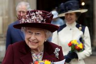 شاهد .. ميجان ماركل تشارك بأول قداس رسمى مع الملكة إليزابيث