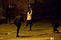 بالصور.. مواجهات عنيفة مع الشرطة في مدريد بسبب وفاة مهاجر