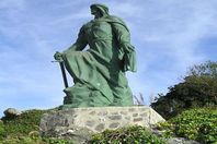 تمثال لصقر قريش