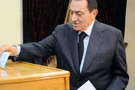 تصويت مبارك في الانتخابات - أرشيفية