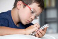 الأطفال والهواتف الذكية