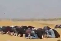 شباب ساجدون