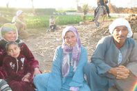 بالمنيا.. "الحميضة والعصيدة".. وجبات قرى الجبل لمواجهة البرد