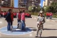 طالب يغني "قالو ايه علينا" بمدرسة "الزهرة"