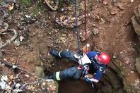 إنقاذ كلب اختفى في حفرة عميقة 11يوما