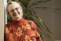 إلينور أوستروم