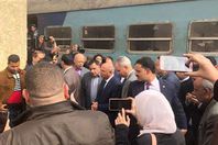 الفريق كامل الوزير يتفقد قطار درجة ثالثة

