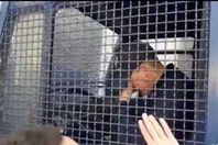 بكاء شرطي جزائري