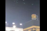 حمام أبيض يظهر بالحرم المكي ويطوف 7 أشواط