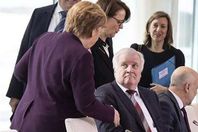 ميركل والوزير