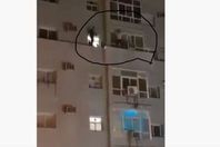 الشاب أثناء الانتحار