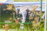 بوصلة رقص.. فرحة فنان شهير وزوجته بعد شفائهما من كورونا