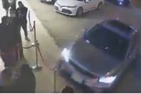 سعودية تدهس مواطنين أثناء ركن سيارة