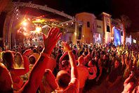 حفل غنائي لتنشيط السياحة بالبحر الأحمر