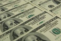 لغز هبوط الدولار