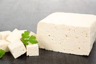  "جبن " يقي من هشاشة العظام  بغزة