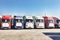 شاحنات تحمل مساعدات سعودية وتركية تتوجه لسوريا