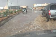 الأمطار الغزيرة تعطل الدراسة بمناطق سعودية