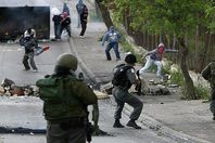 شهيد وجريح خلال مواجهات مع قوات الاحتلال قرب رام الله