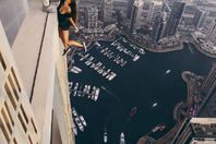 شرطة دبي تستدعى الروسية صاحبة "سيلفى" ناطحة السحاب