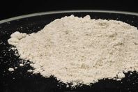 "فتاة" و"هيروين" بحوزة ضابط بالهرم