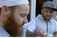 شقيقين بريطانيين