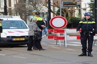 الشرطة الهولندية تعتدي على محجبة بالضرب