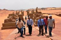 جانب من جولة المحافظ