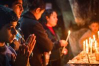 المسيحيون يتوقفون عن الاحتفالات