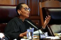 اول قاضية افريقية مسلمة "شيلا عبد السلام"