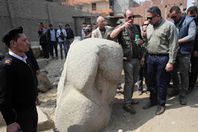 خالد العنانى وزير الاثار