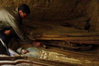 اكتشاف مقبرة تضم 1050 تمثالًا بالأقصر