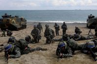 كوريا الجنوبية تلاحق الجنود المثليين بالجيش