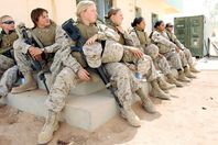 حظر تبادل الصور العارية للمجندات بالجيش الأمريكي