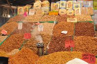 هل يلتهم سوق رمضان الدولار؟