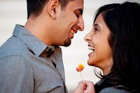 هل يحق للخاطب فعل هذا مع خطيبته؟!