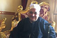 عمدة قرية بكفر الشيخ يعيش على عصير القصب