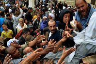 الحكومة تتجاهل المواطن وتعوّض المستثمر