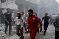 «الأسد» يقصف حماة بـ«النابالم»