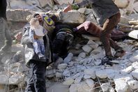 مقتل سيدة في قصف روسي على "خان شيخون"