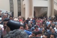 الأقباط أمام كنيسة ماري جرجس