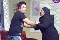 «خناقة» بين مذيعة وضيفة على الهواء