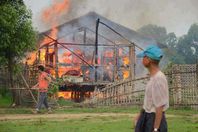 حريق يلتهم مخيما للاجئين الروهنجيا