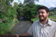 العالم الفلسطيني فادي البطش