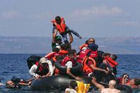 قوارب اللاجئين بالبحر المتوسط (أرشيفية)